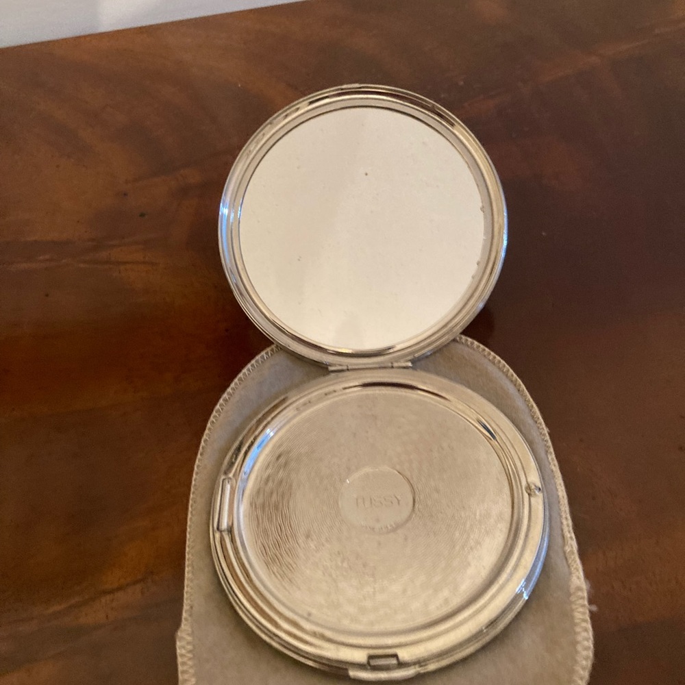 Silver Compact - image 3